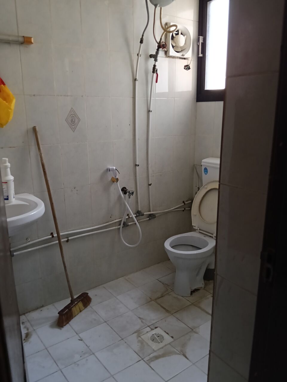 Gudaibiya, Apartments, Flats, Houses & Villas, BHD 120/month,  1 BR,  1 Bedroom Unfurnished Flat For Rent Without Ewa