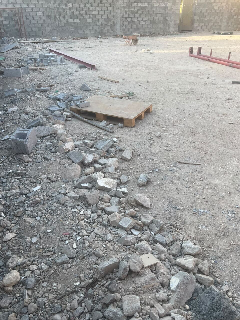 Manama, Warehouses, BHD 650,  500 Sq. Meter,  Buri:- Yard With Accomodation & Store On Rent Without Address