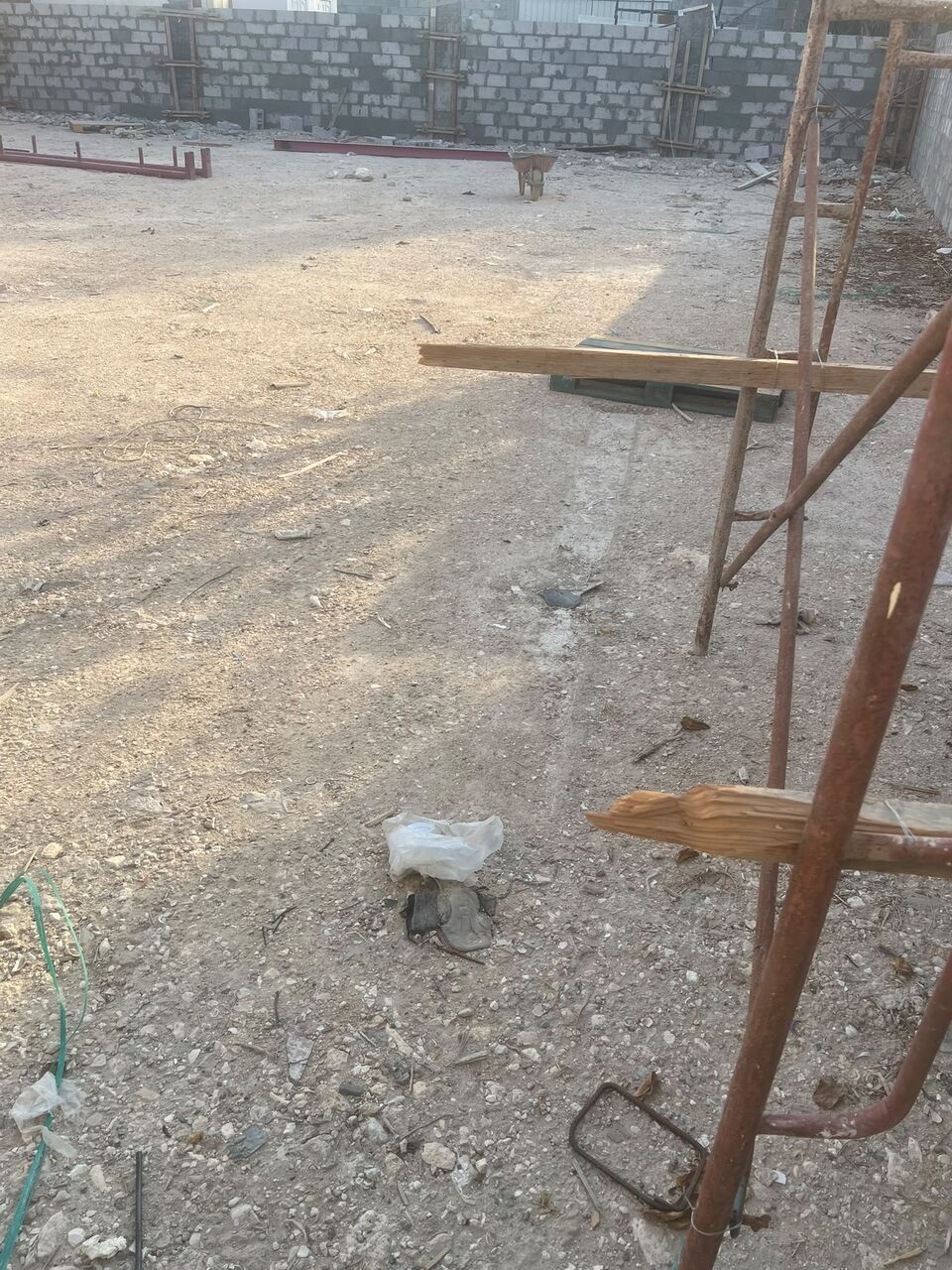 Manama, Warehouses, BHD 650,  500 Sq. Meter,  Buri:- Yard With Accomodation & Store On Rent Without Address