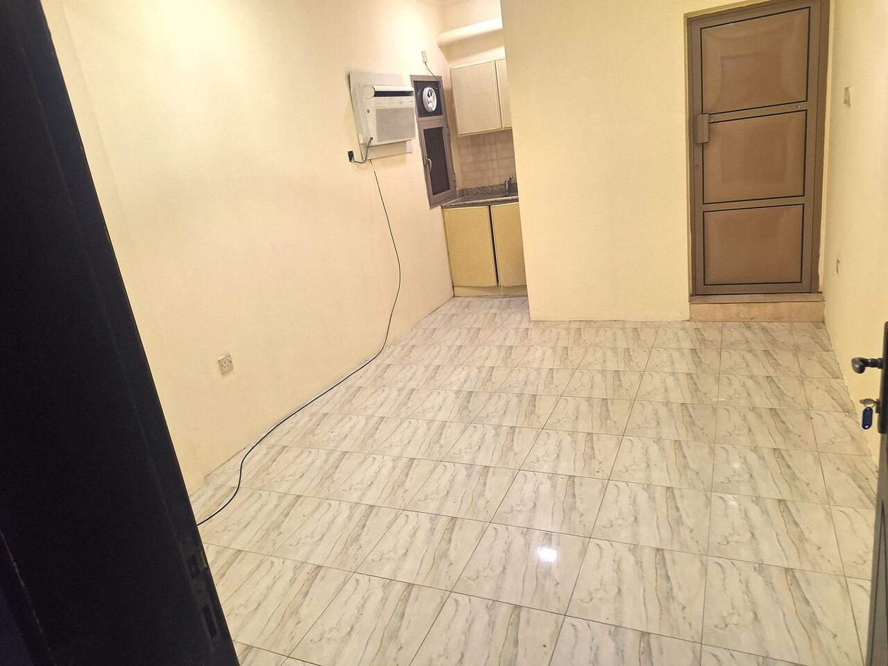 East Riffa, Apartments, Flats, Houses & Villas, BHD 110/month,  Studio,  12 Sq. Meter,  East Riffa Near Toyota Workshop! Studio Room 110 With EWA Only
