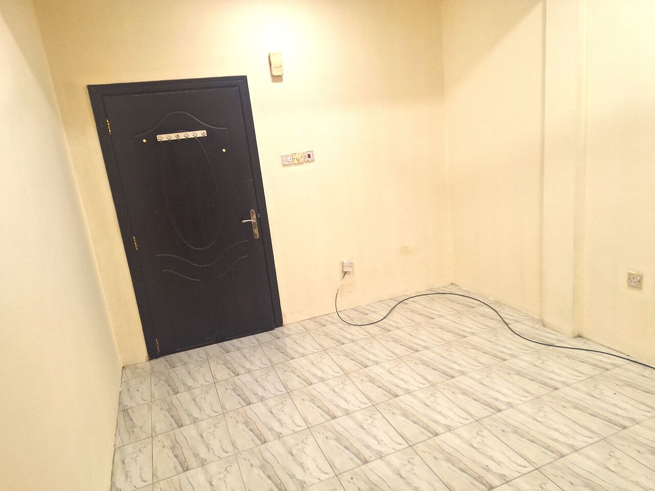 East Riffa, Apartments, Flats, Houses & Villas, BHD 110/month,  Studio,  12 Sq. Meter,  East Riffa Near Toyota Workshop! Studio Room 110 With EWA Only