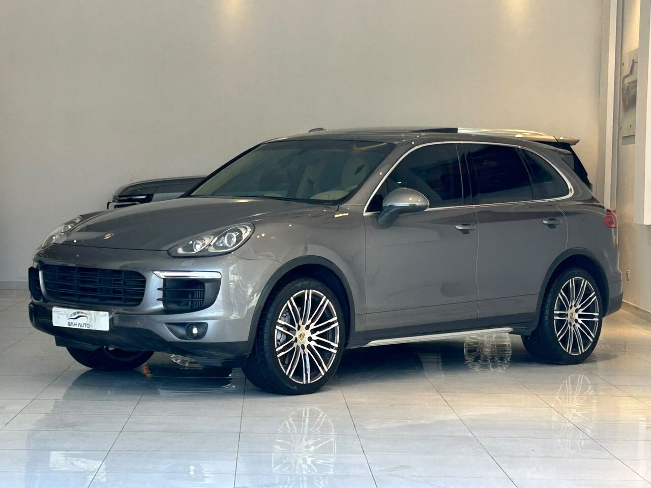 East Riffa, Vehicles, Cars & Trucks , BHD 8200,  Porsche Cayenne S,  2016,  Automatic,  152000 KM,   MODEL  FOR SALE