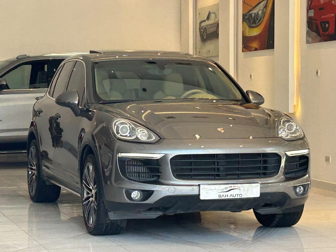 East Riffa, Vehicles, Cars & Trucks , BHD 8200,  Porsche Cayenne S,  2016,  Automatic,  152000 KM,   MODEL  FOR SALE