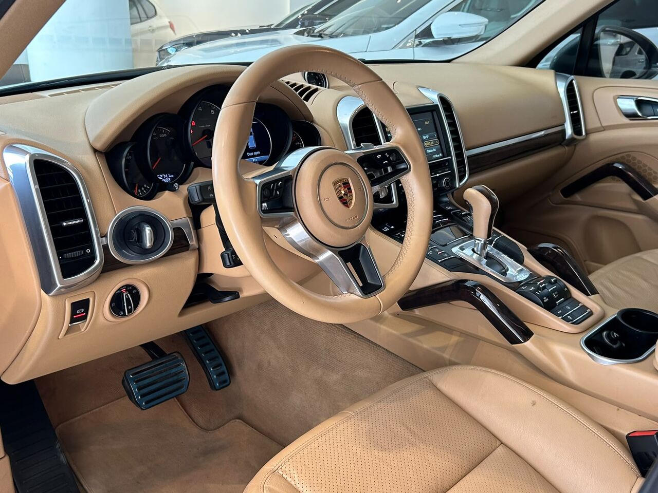 East Riffa, Vehicles, Cars & Trucks , BHD 8200,  Porsche Cayenne S,  2016,  Automatic,  152000 KM,   MODEL  FOR SALE