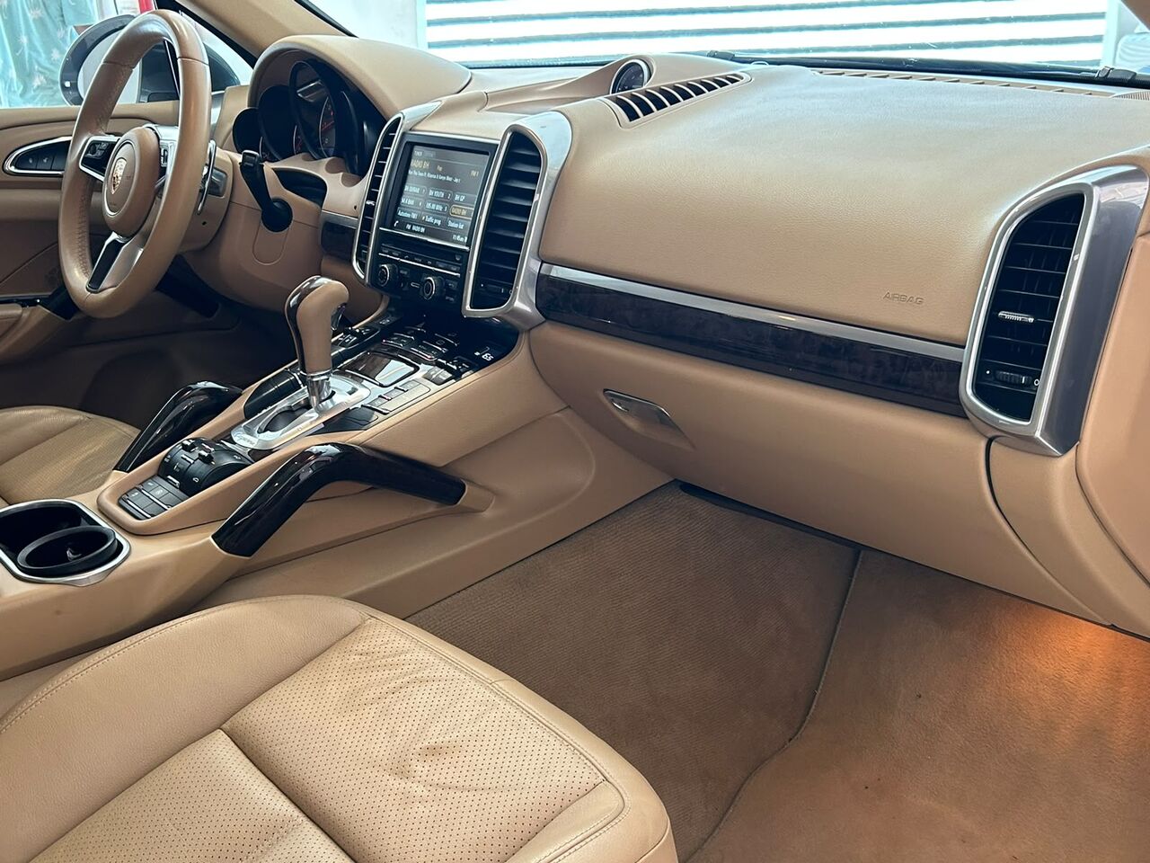 East Riffa, Vehicles, Cars & Trucks , BHD 8200,  Porsche Cayenne S,  2016,  Automatic,  152000 KM,   MODEL  FOR SALE