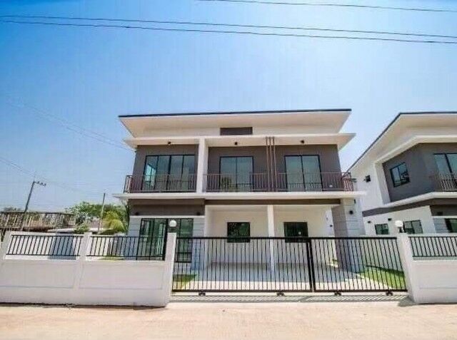 Bangkok, Real Estate For Sale, THB 2890000,  3 BR,  44 Sq. Feet,  Great Value Price 2.89 Million #Hang Dong Zone, 2-story Detached House #corner House