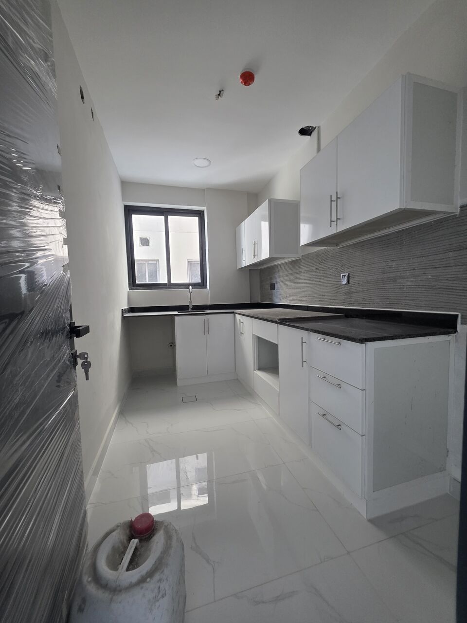 Manama, Apartments, Flats, Houses & Villas, BHD 330/month,  3 BR,  @3BATHROOM Hall Kitchen Without Electricity Brand New Building Car Parking