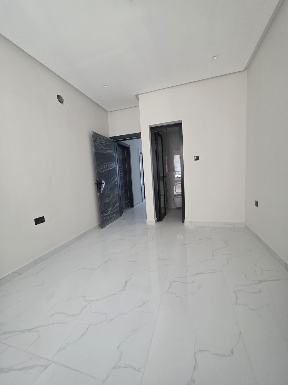Manama, Apartments, Flats, Houses & Villas, BHD 330/month,  3 BR,  @3BATHROOM Hall Kitchen Without Electricity Brand New Building Car Parking