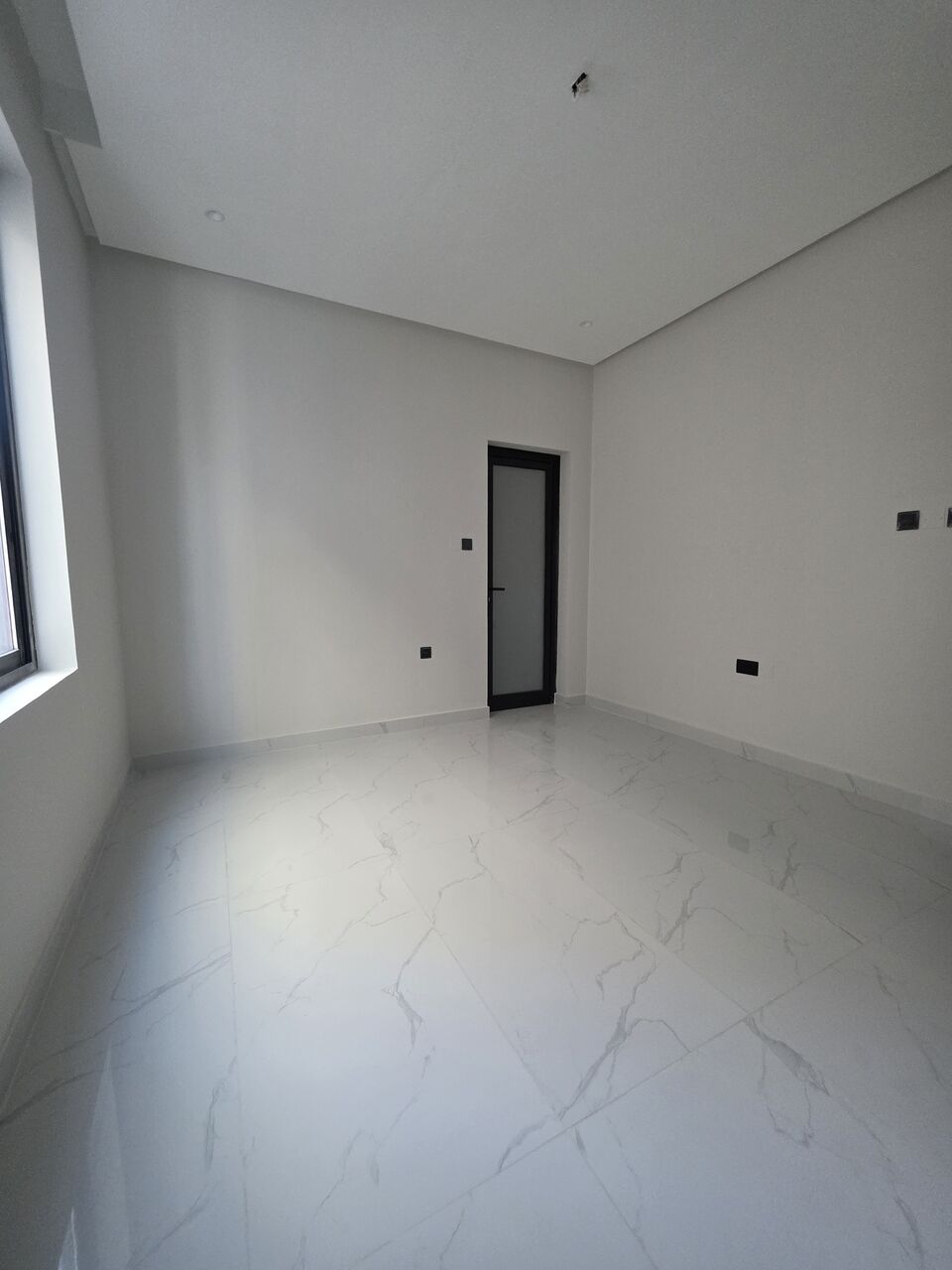 Manama, Apartments, Flats, Houses & Villas, BHD 330/month,  3 BR,  @3BATHROOM Hall Kitchen Without Electricity Brand New Building Car Parking