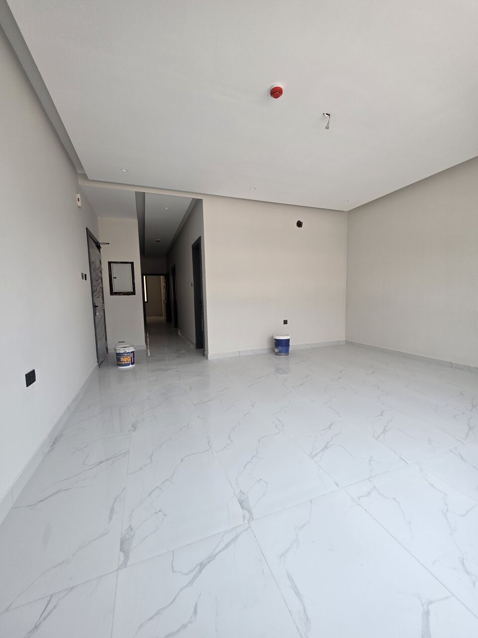 Manama, Apartments, Flats, Houses & Villas, BHD 330/month,  3 BR,  @3BATHROOM Hall Kitchen Without Electricity Brand New Building Car Parking