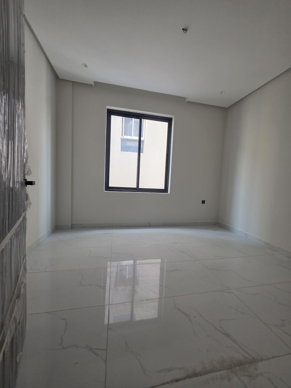 Manama, Apartments, Flats, Houses & Villas, BHD 330/month,  3 BR,  @3BATHROOM Hall Kitchen Without Electricity Brand New Building Car Parking