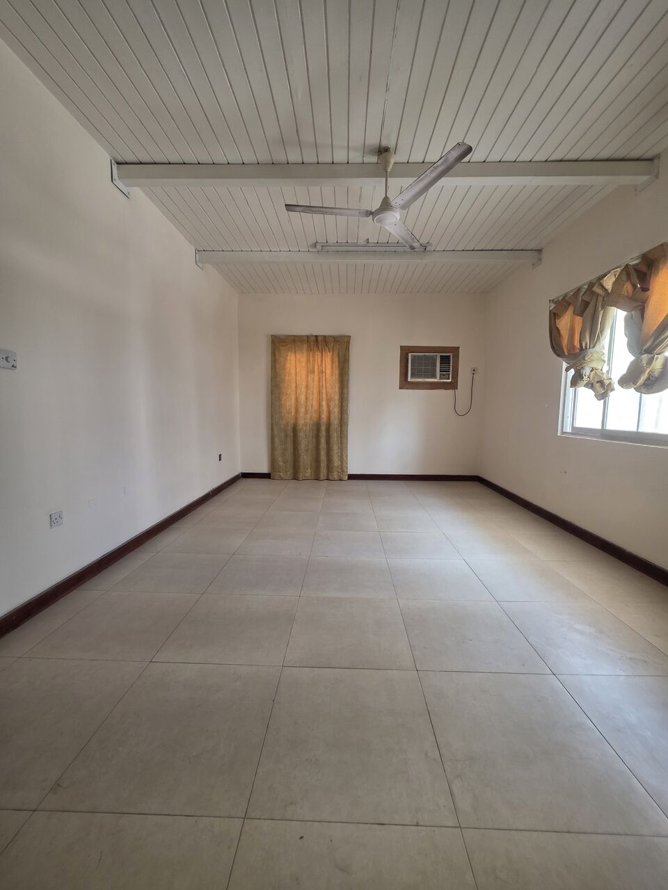 Manama, Apartments, Flats, Houses & Villas, BHD 250/month,  3 BR,  #2BATHROOM Hall Kitchen Without Electricity  Car Parking Balcony