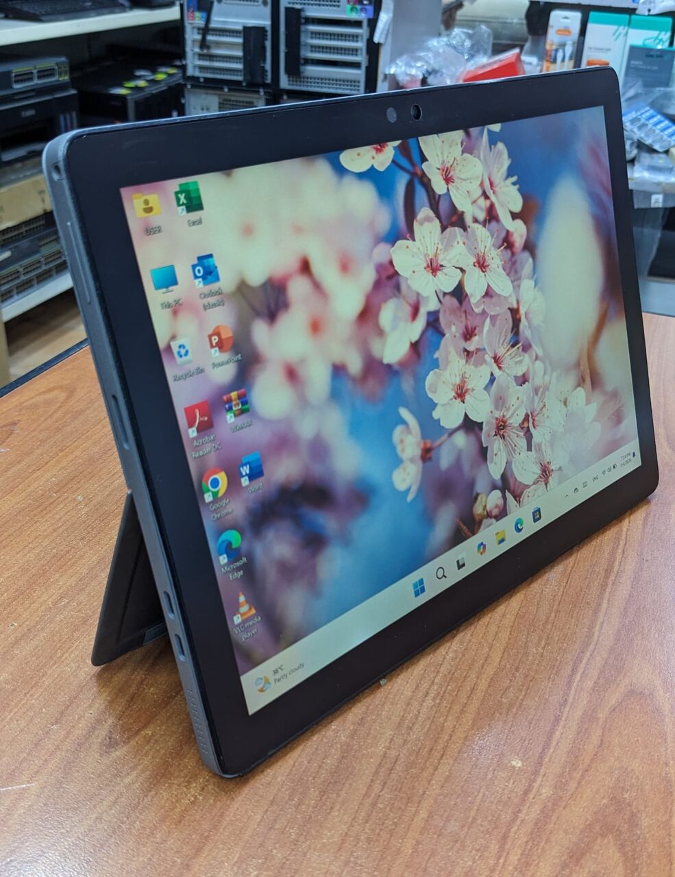Manama, Computers, BHD 143,  DELL Core I5 10th Gen 2in1 Detachable Touch Laptop+Tablet 16GB Ram SSD 35x Fast FREE Gifts