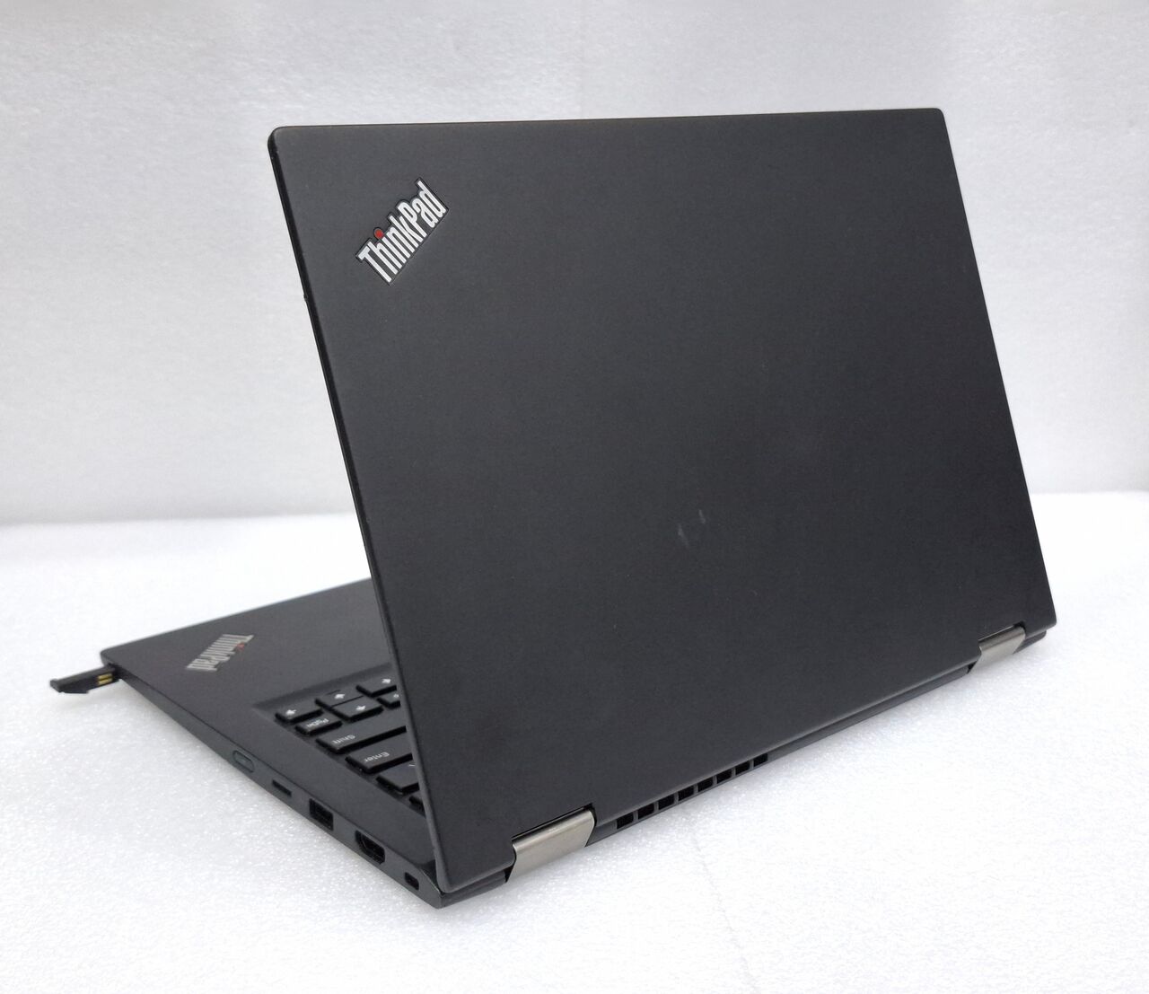 Riffa, Computers, BHD 119,  LENOVO X1 Yoga Core I5 8th Generation Touch Laptop + Tablet With PEN 14" FHD LED 16GB RAM