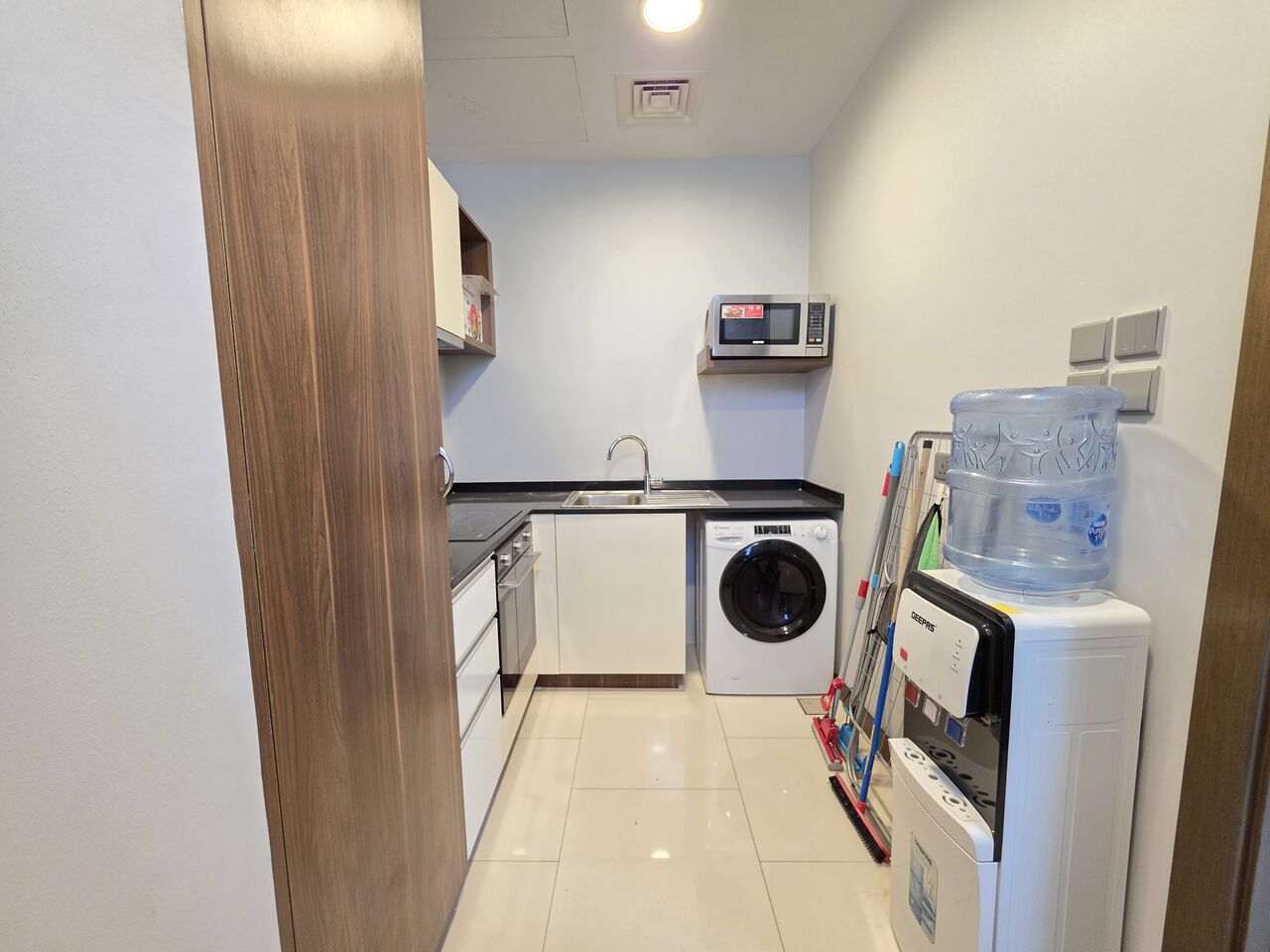Juffair, Apartments, Flats, Houses & Villas, BHD 280/month,  Furnished,  1 BR,  85 Sq. Meter,  Modern Flat With Balcony Offer Price Near Oasis Mall Juffair
