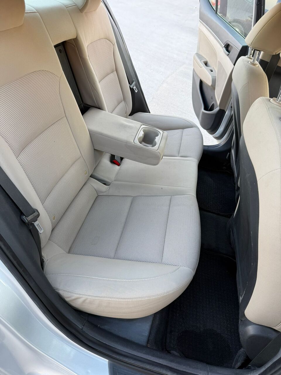 Al Jazirah, Vehicles, Cars & Trucks , SAR 32000,  Hyundai Elantra SE 2.0,  2017,  Automatic,  288000 KM,  Hyundai Elantra 2.0 Engine Silver Color