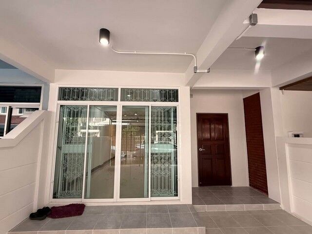 Bangkok, Villas, THB 40000,  20 Sq. Feet,  Townhome For Rent, Soi Inthamara, Sutthisan Winitchai Road, Near Big C Saphan Khwai, Near