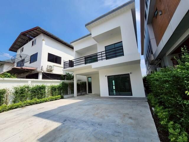 Bangkok, Villas, THB 38000,  53 Sq. Feet,  For Rent, 2-story Detached House, 53 Sq M, Newly Built House, Soi Sukhumvit 93 (Soi