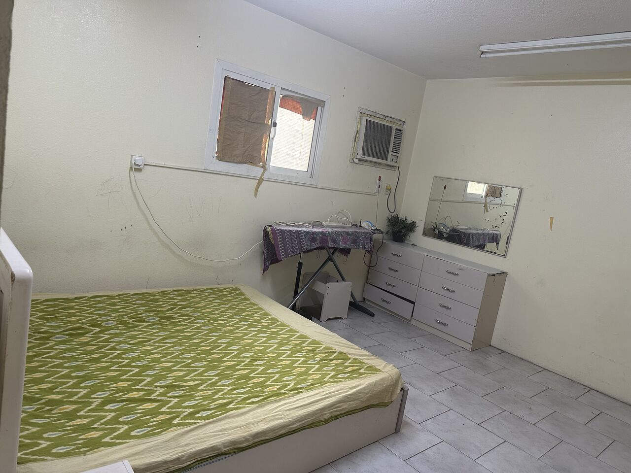 Jubail, Rooms for Rent, SAR 1200/month,  Furnished,  Room For Rent In 2BR Flat
