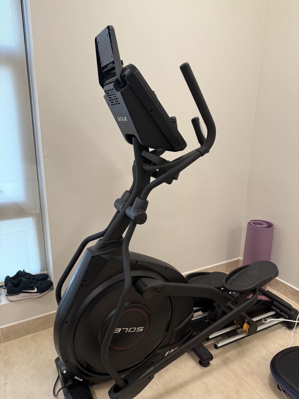 Dammam, Sporting Goods, SAR 2,  Sole Fitness E25 Elliptical Machine - Unused