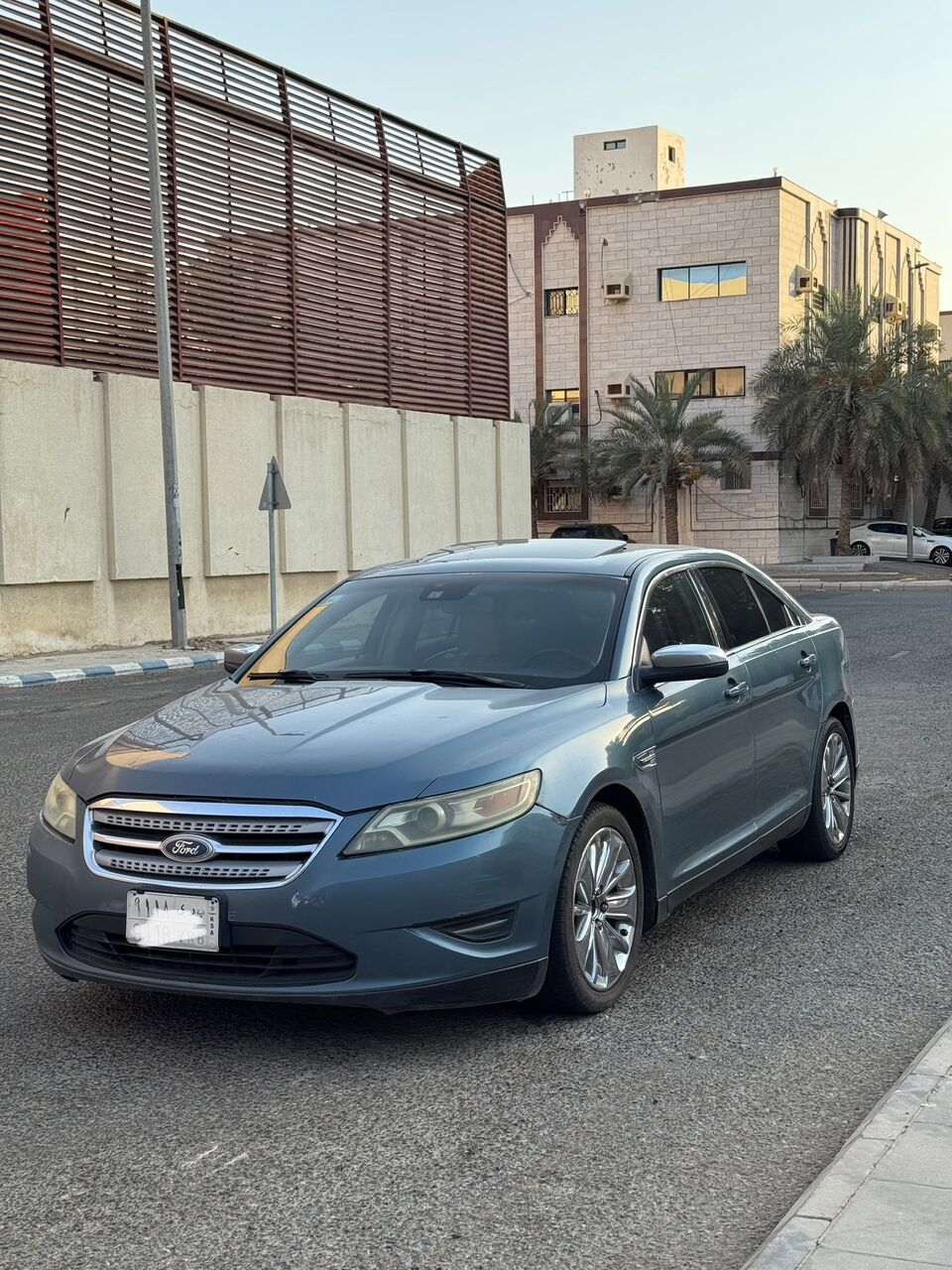 Jeddah, Vehicles, Cars & Trucks , SAR 26500,  Ford Tauras,  2010,  Automatic,  320000 KM,  For Sale:  Ford Taurus Limited (American Specification)