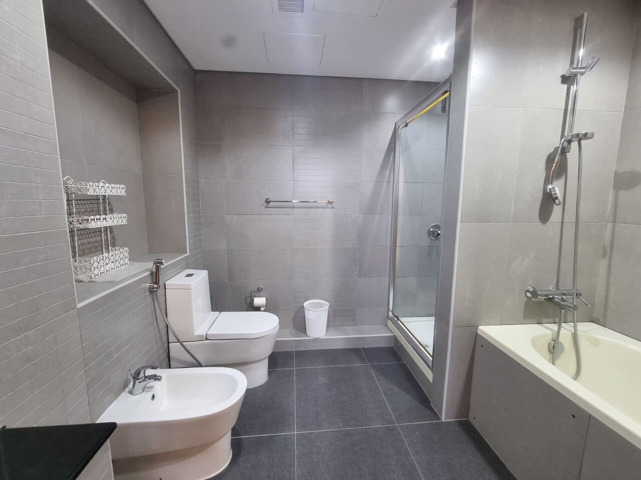 Amwaj Islands, Apartments, Flats, Houses & Villas, BHD 700/month,  Furnished,  4 BR,  200 Sq. Meter,  Spacious 4 BR FF Apartment With Balcony Close To Lagoon Park