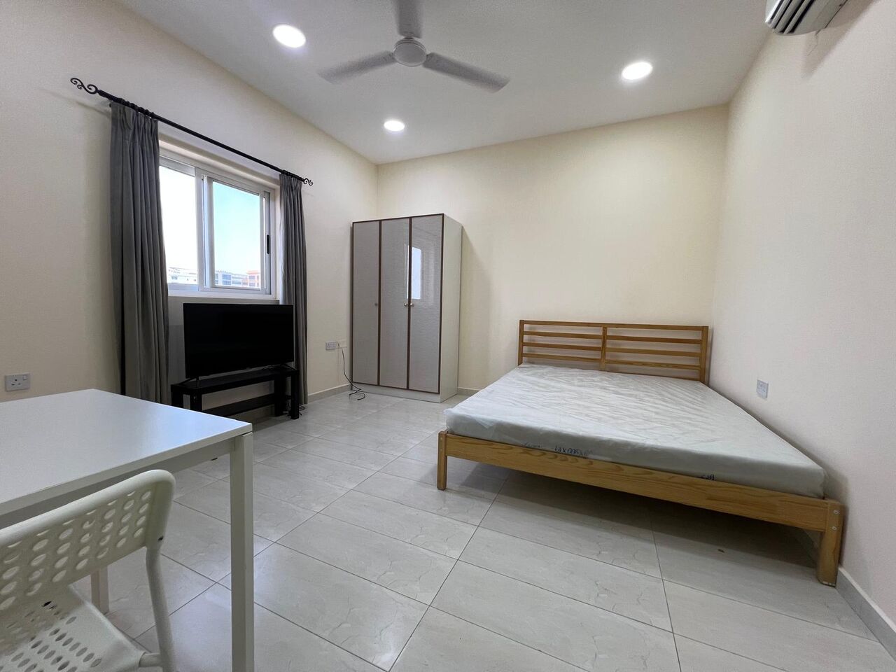 Mahooz, Apartments, Flats, Houses & Villas, BHD 200/year,  1 BR,  STUNNING FULLYFURNISHED STUDIO UNLIMITED EWA | HOUSEKEEPING | INTERNET | OPPOSITE NASSER P