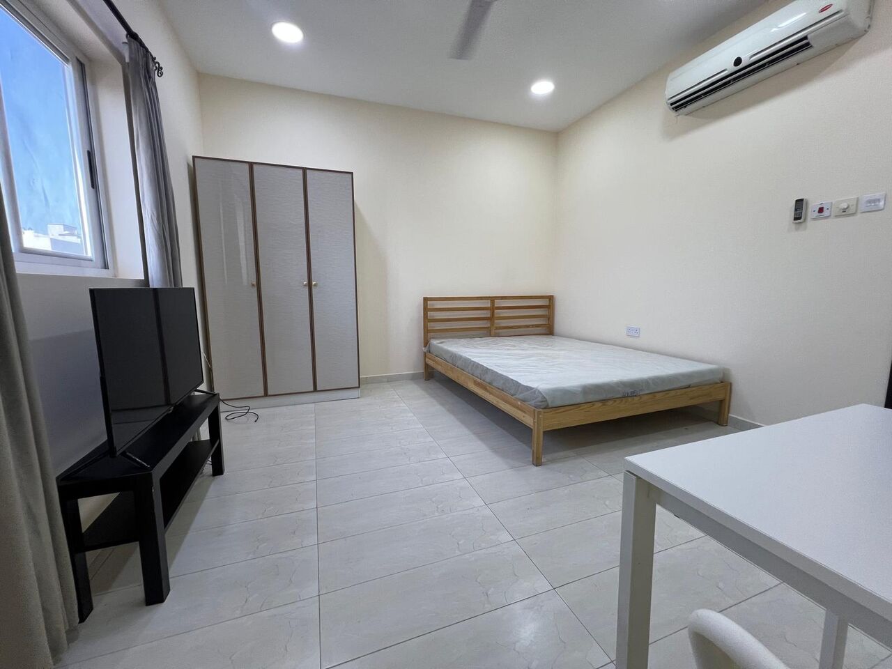 Mahooz, Apartments, Flats, Houses & Villas, BHD 200/year,  1 BR,  STUNNING FULLYFURNISHED STUDIO UNLIMITED EWA | HOUSEKEEPING | INTERNET | OPPOSITE NASSER P