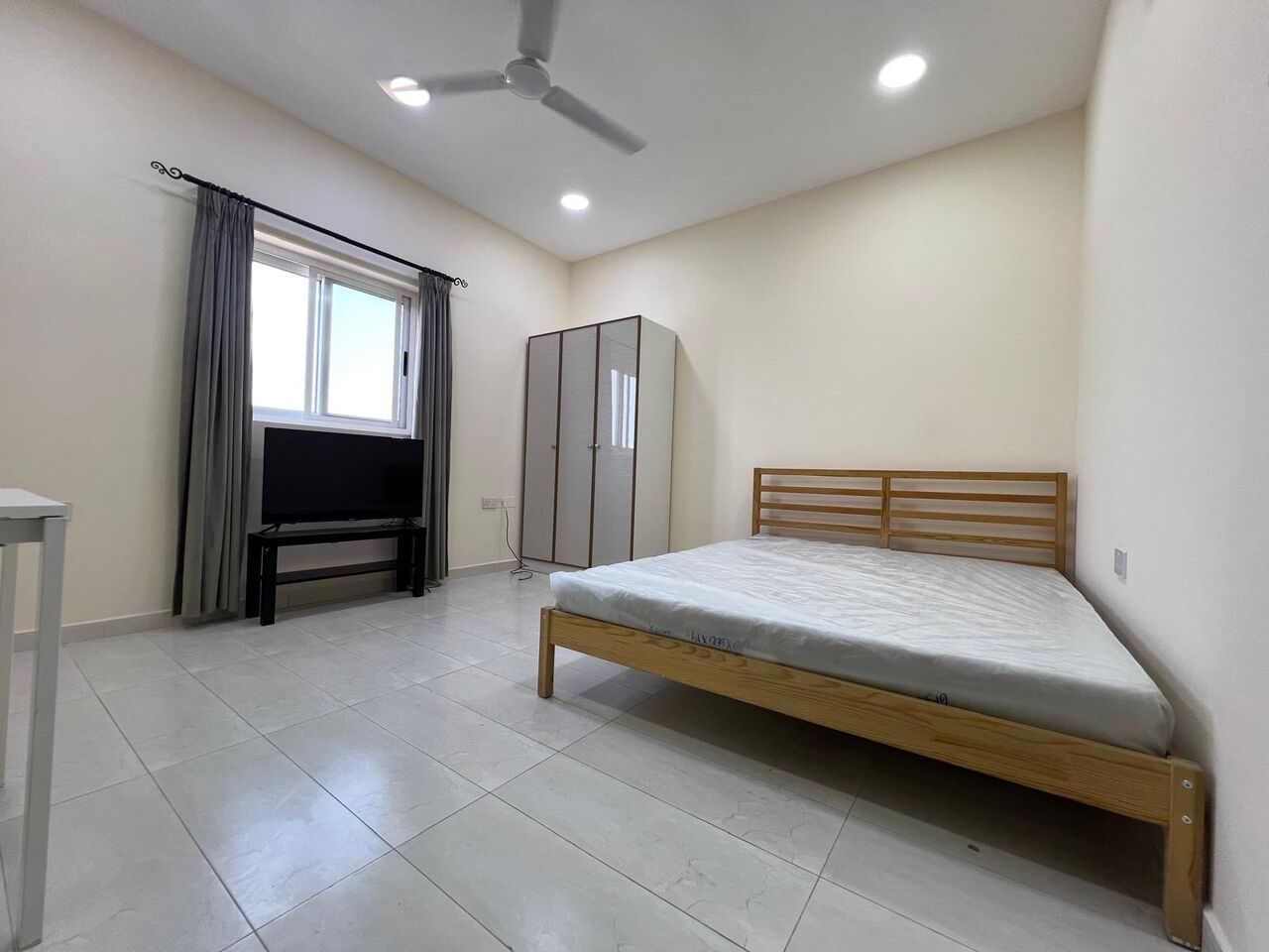 Mahooz, Apartments, Flats, Houses & Villas, BHD 200/year,  1 BR,  STUNNING FULLYFURNISHED STUDIO UNLIMITED EWA | HOUSEKEEPING | INTERNET | OPPOSITE NASSER P