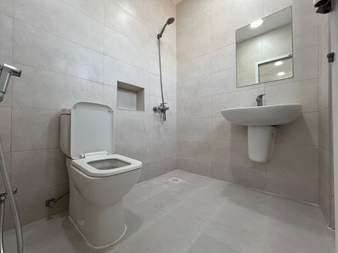 Mahooz, Apartments, Flats, Houses & Villas, BHD 200/year,  1 BR,  STUNNING FULLYFURNISHED STUDIO UNLIMITED EWA | HOUSEKEEPING | INTERNET | OPPOSITE NASSER P