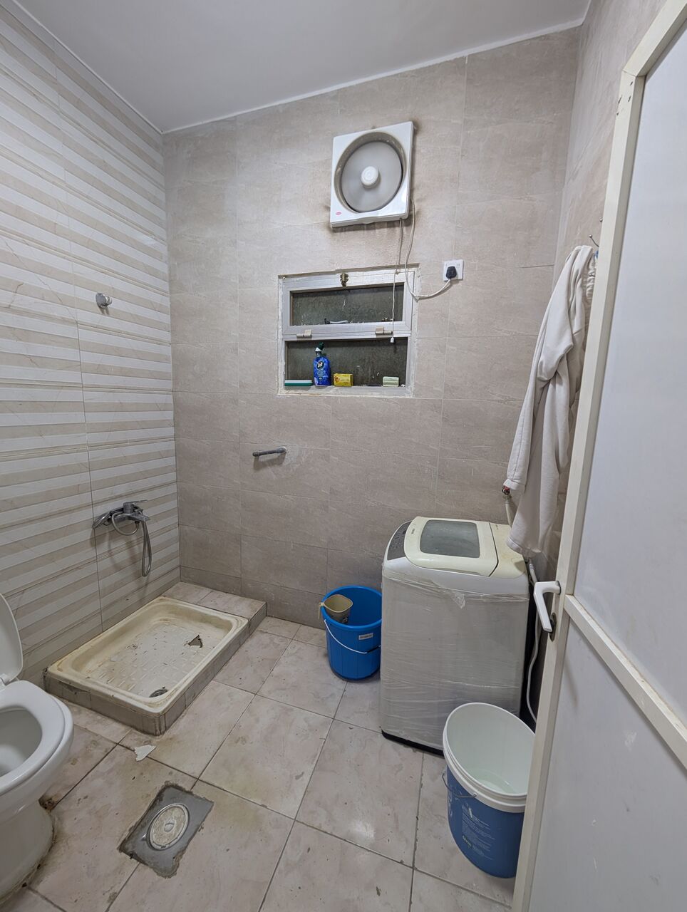 Al Malaz, Rooms for Rent, SAR 700/month,  Bed Space Available In A Single Room For An Executive Bachelor &ndash; Near Jarir & Panda
