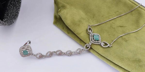 New York, Business, How To Style A Hand Chain Bracelet For Every Occasion