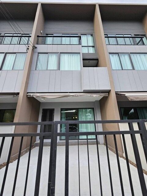Bangkok, Villas, THB 38000,  18 Sq. Feet,  For Rent, 3-story Townhome, Baan Klang Muang Rama 9 - Krungthep Kreetha, Baan Klang Muang