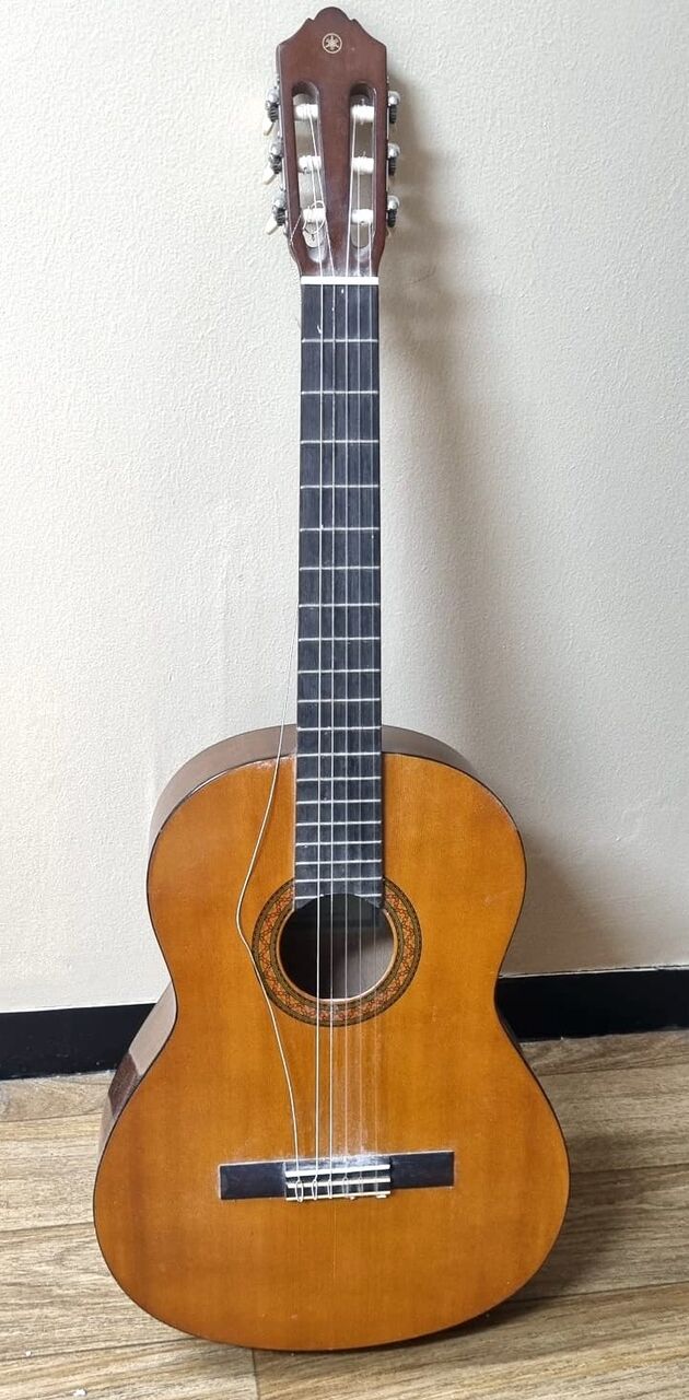 Jubail, Musical Instruments, SAR 350,  Yamaha C40 Classical Guitar (1 Broken String)