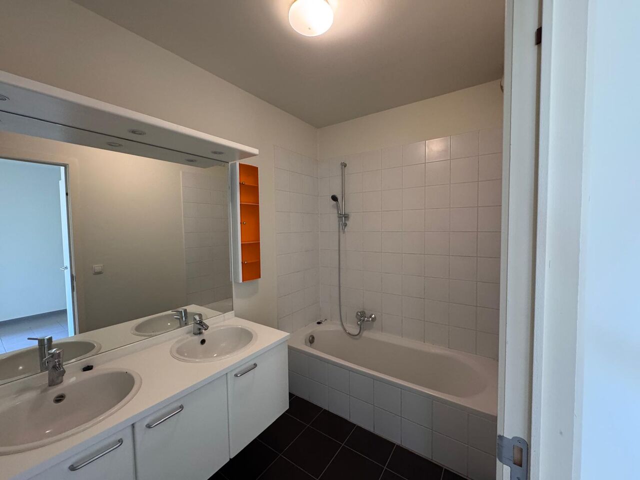 Brussels, Apartments, Flats, Houses & Villas, EUR 1500/month,  2 BR,  92 Sq. Meter,  Recommended For NATO / EU Expats - Modern & Spacious 2-Bedroom Apartment With Parking