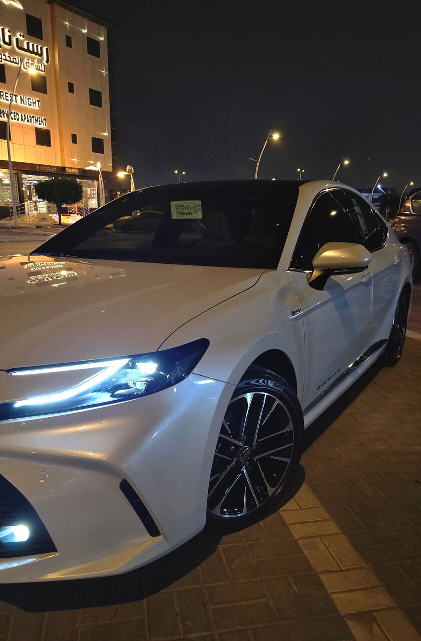 Jeddah, Vehicles, Cars & Trucks , SAR 118000,  Toyota Camry LE Hybrid,  2025,  Automatic,  68 KM,    Panorama Roof