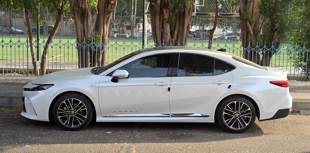 Jeddah, Vehicles, Cars & Trucks , SAR 118000,  Toyota Camry LE Hybrid,  2025,  Automatic,  68 KM,    Panorama Roof