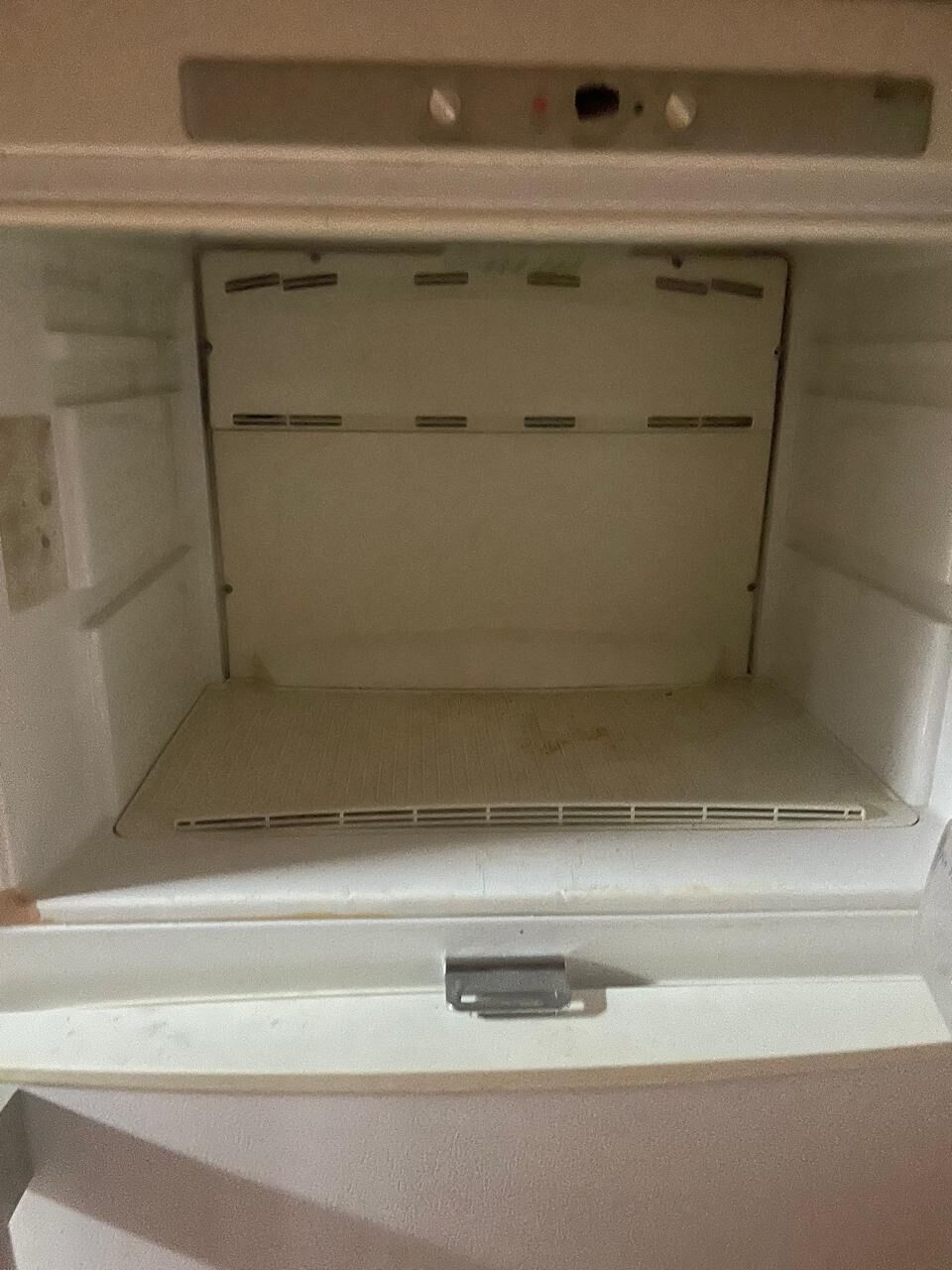 Riyadh, Appliances, SAR 700,  Gibson Refrigerator And Samsung Manual Washing Machine For Sale