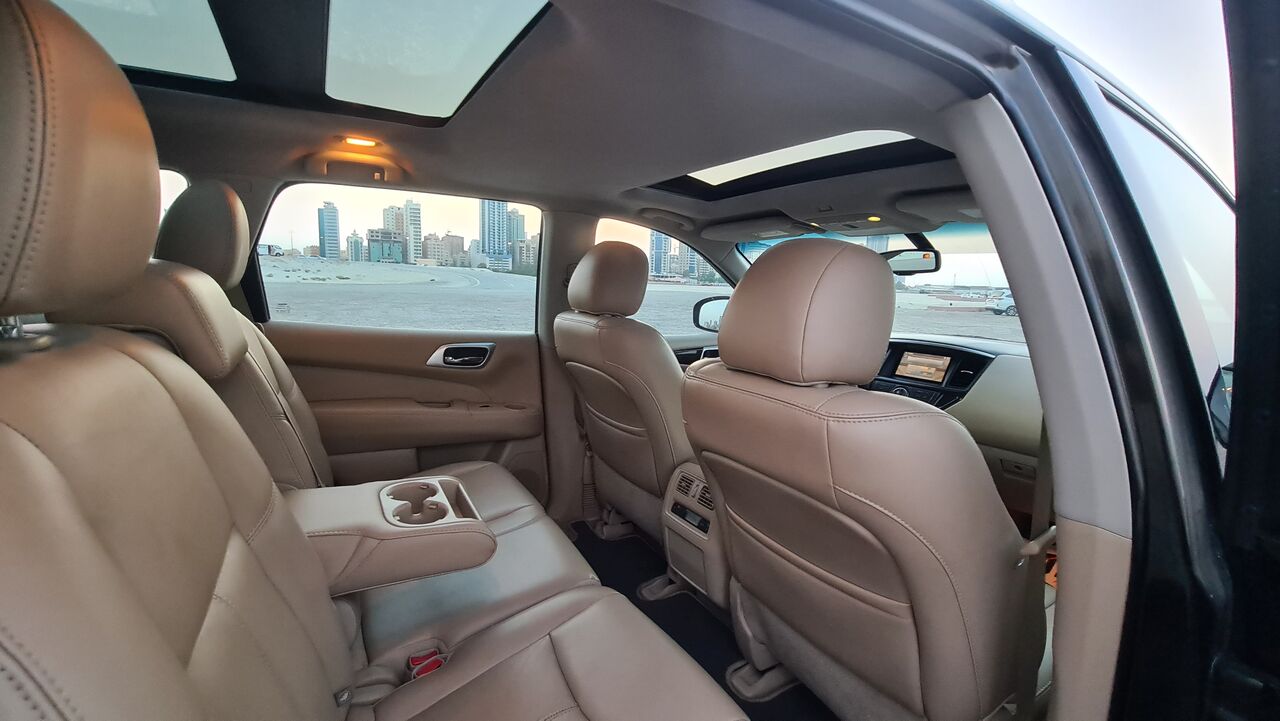 Juffair, Vehicles, Cars & Trucks , BHD 2850,  Nissan Pathfinder,  2015,  Automatic,  102000 KM,   Full Option Perfect Condetion