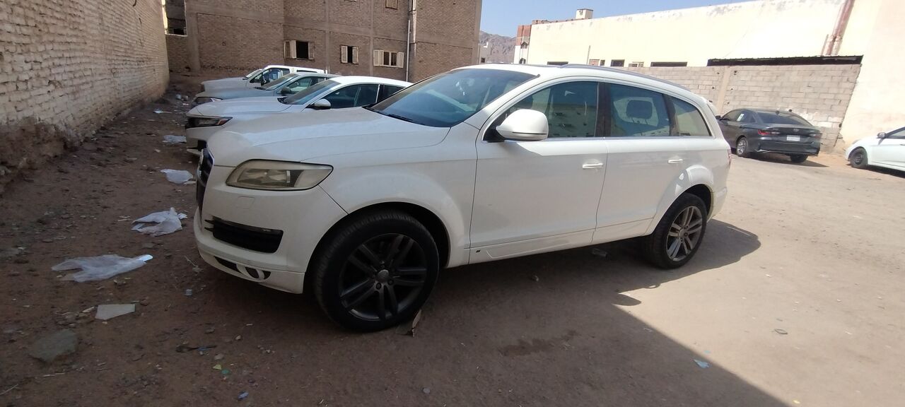 Jeddah, Vehicles, Cars & Trucks , SAR 25000,  Audi Q7,  2009,  Automatic,  116000 KM,   Quattro. Full Option 