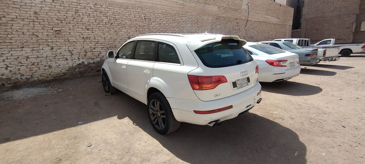 Jeddah, Vehicles, Cars & Trucks , SAR 25000,  Audi Q7,  2009,  Automatic,  116000 KM,   Quattro. Full Option 