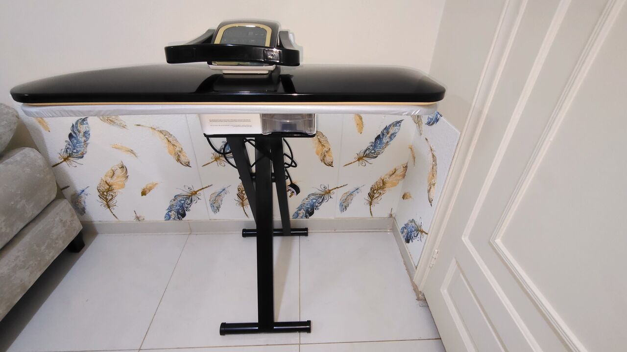 Jeddah, Appliances, SAR 650,  Brand New Steam Press Iron Under Warranty At Discount Price