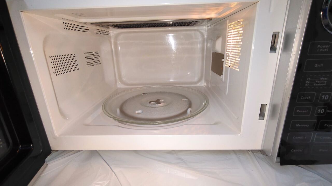 Jeddah, Appliances, SAR 70,  Urgent Sale Ikon Microwave 25 Liters