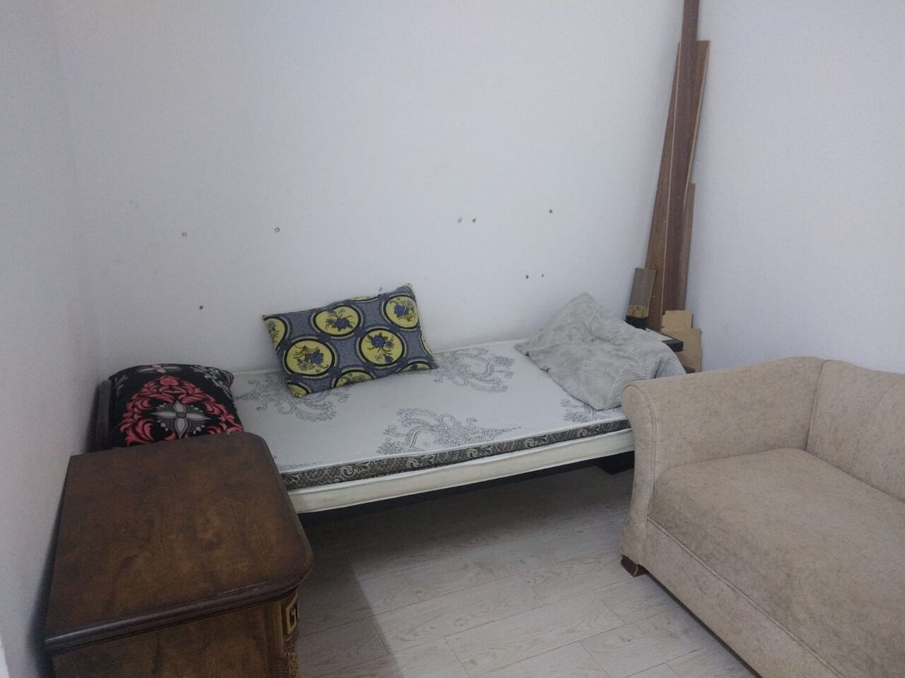 Hara, Rooms for Rent, SAR 800/month,  Furnished,  Single Room Available In Family Flat-batha