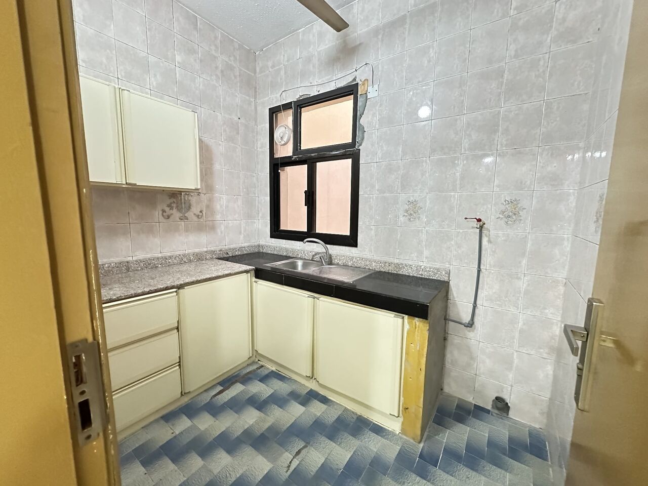 Hoora, Apartments, Flats, Houses & Villas, BHD 170/year,  1 BR,  Hoora:- 1Bhk Flat On Rent With Ewa & Acs..