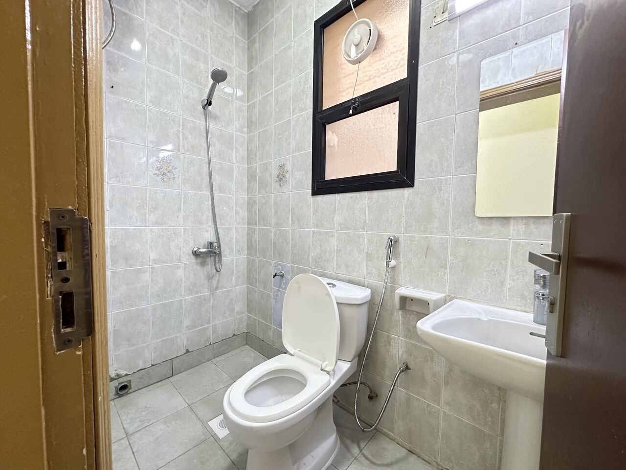 Hoora, Apartments, Flats, Houses & Villas, BHD 170/year,  1 BR,  Hoora:- 1Bhk Flat On Rent With Ewa & Acs..