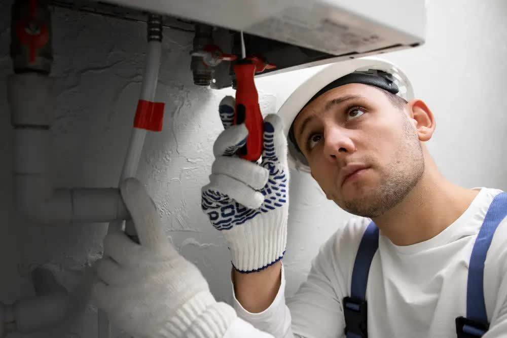 New Delhi, Appliance Repair, Expert Geyser Repair And Service | Expert Technician Support