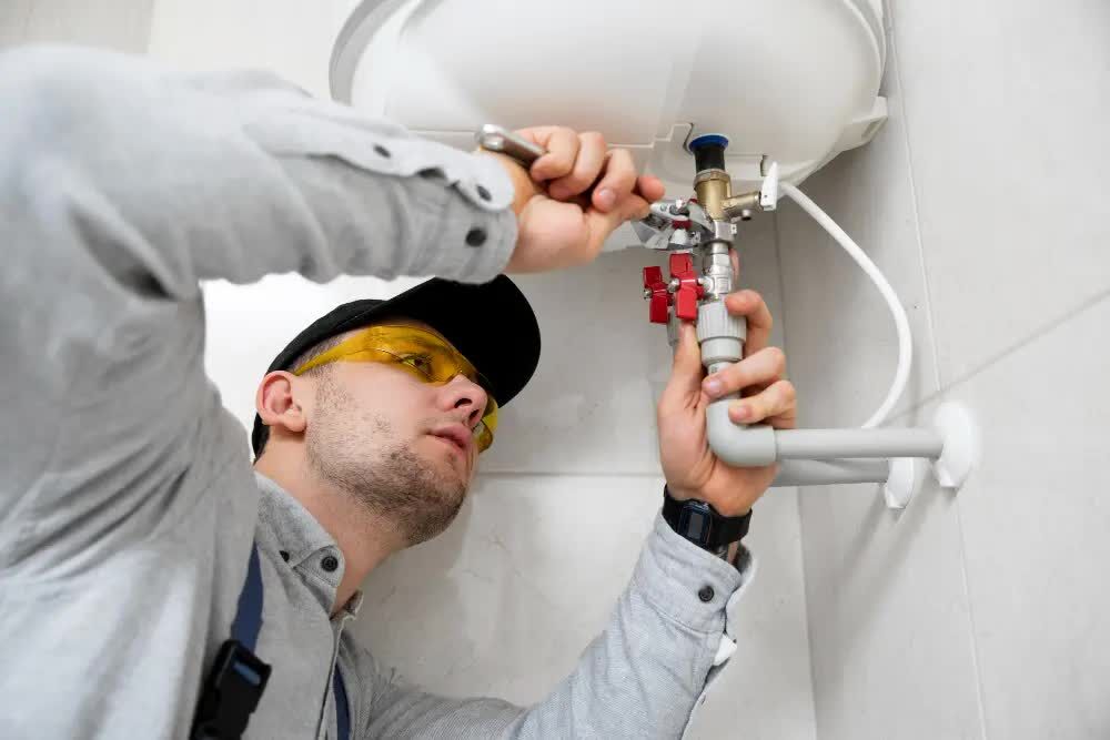 New Delhi, Appliance Repair, Expert Geyser Repair And Service | Expert Technician Support