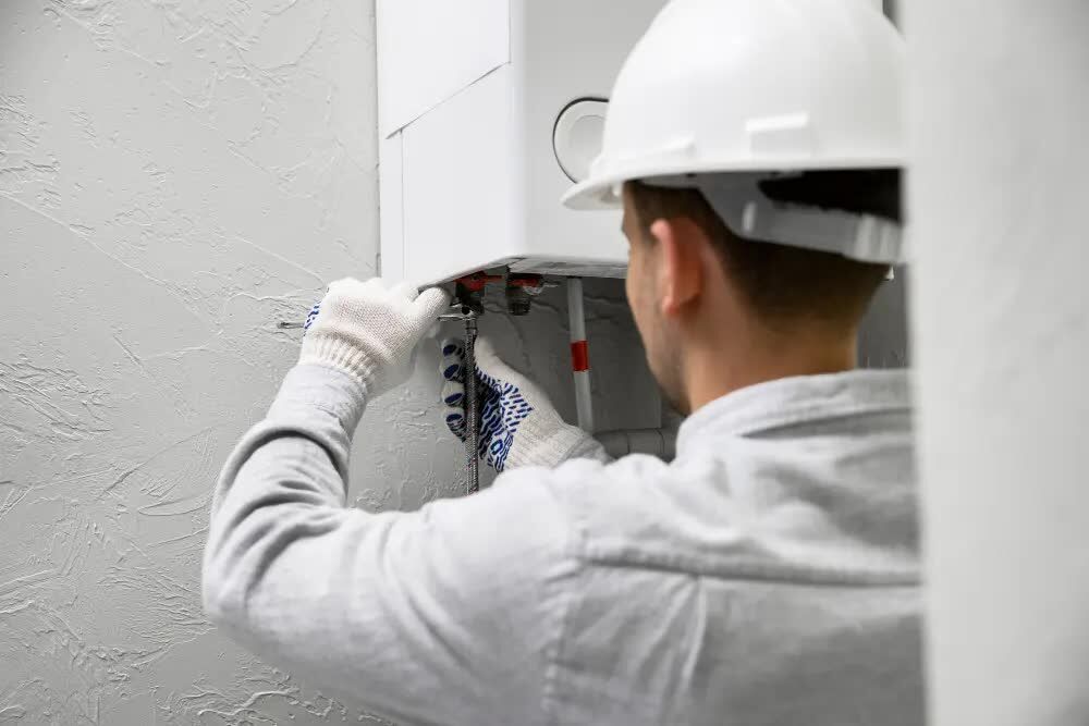 New Delhi, Appliance Repair, Expert Geyser Repair And Service | Expert Technician Support