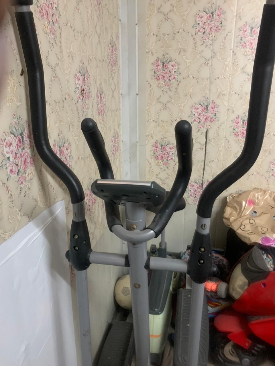 Dammam, Health & Beauty Items, SAR 450,  🏃‍♂️ LifeGear 2-in-1 Elliptical Cross Trainer